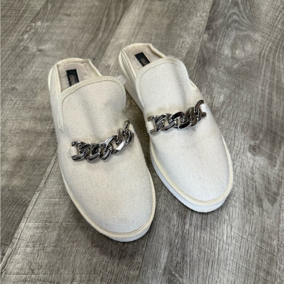 Dolce Vita Shoes - Dolce Vita / Cozy White Slip-On Mules with Chain Detail Size 8